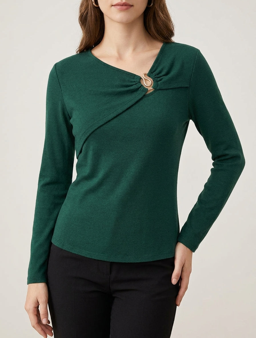 Feiner, gerader Pullover mit gerafftem Rundhalsausschnitt und Schmuck. - Dunkelgrün