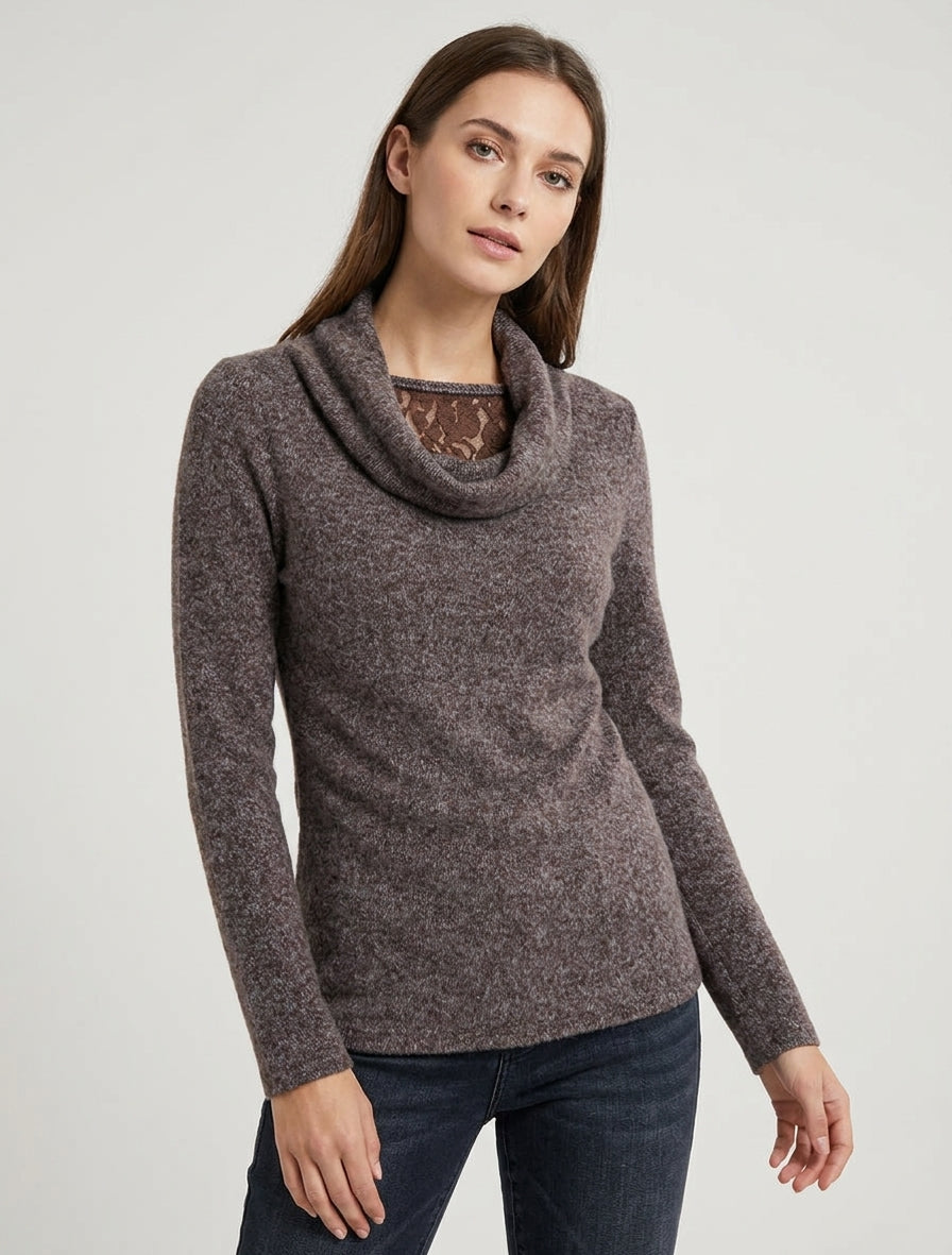 Flauschiger Pullover mit Wasserfallausschnitt und Spitzeneinsatz - Braun