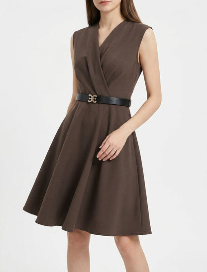Ärmelloses Skaterkleid mit Wickelausschnitt - Braun