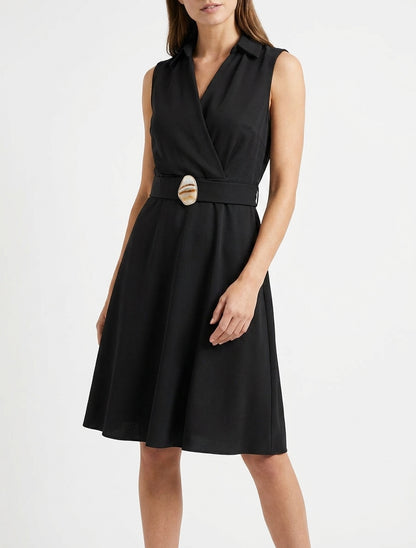 Ärmelloses Skaterkleid mit Schmuckgürtel - Schwarz