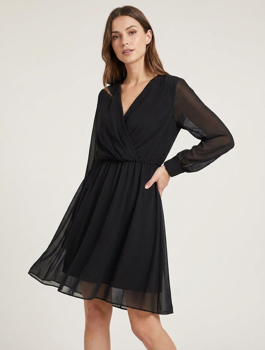 Ausgestelltes Kleid aus Voile mit Wickelkragen - Schwarz