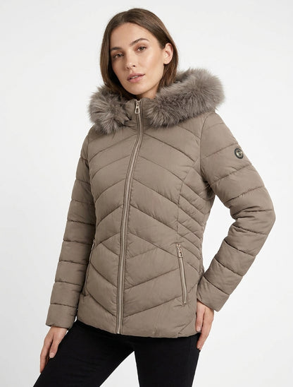 Taillierte Daunenjacke mit abnehmbarer Kapuze und Pelzbesatz. - Maulwurf