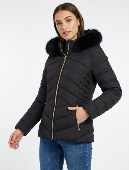 Taillierte Daunenjacke mit abnehmbarer Kapuze und Pelzbesatz. - Schwarz