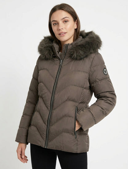 Daunenjacke mit abnehmbarer Kapuze, verziert mit Fell und Strass-Patch. - Dunkelmaulwurf