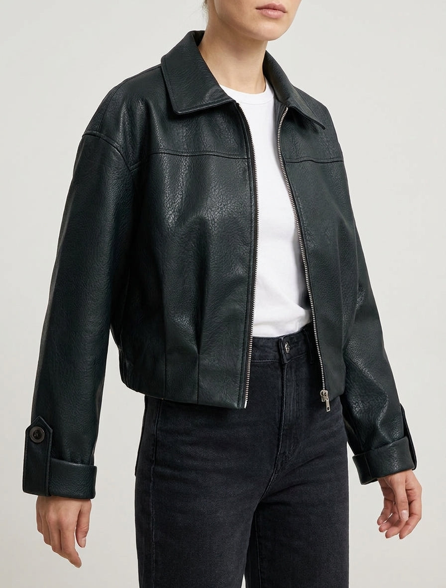 Kurze Jacke aus Kunstleder - Schwarz