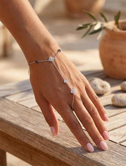 Chaîne de main à trèfles orné de zircons blancs - Argent - 1