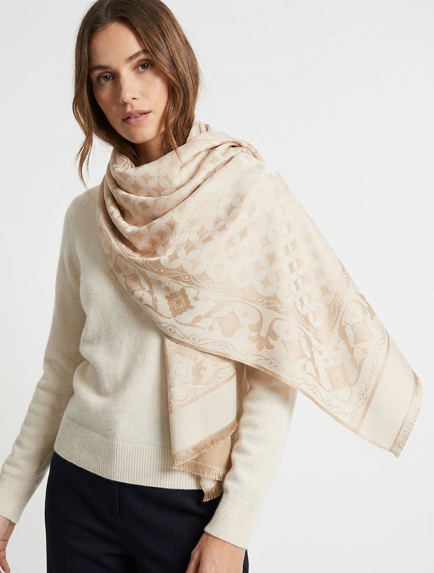 Satinierter Schal mit grafischem Muster - Beige