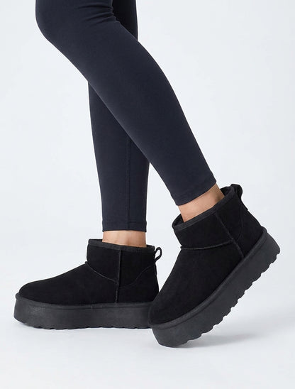 Gefütterte Stiefeletten aus Wildlederimitat - Schwarz