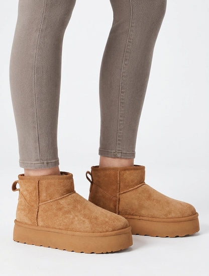 Gefütterte Stiefeletten aus Wildlederimitat - Kamel