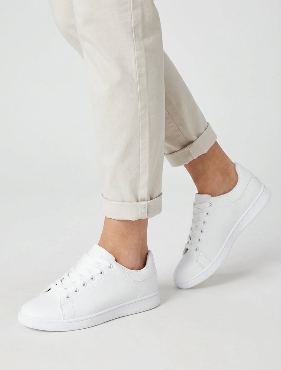 Einfache einfarbige Turnschuhe - Weiß