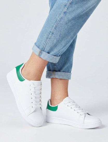 Basic-Sneaker mit kontrastierendem Ferseneinsatz - Grün