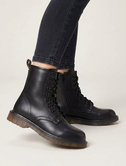 Schnürstiefeletten aus Kunstleder - Schwarz