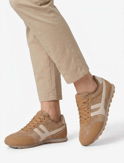 Sneaker aus Wildleder in Unioptik - Kamel