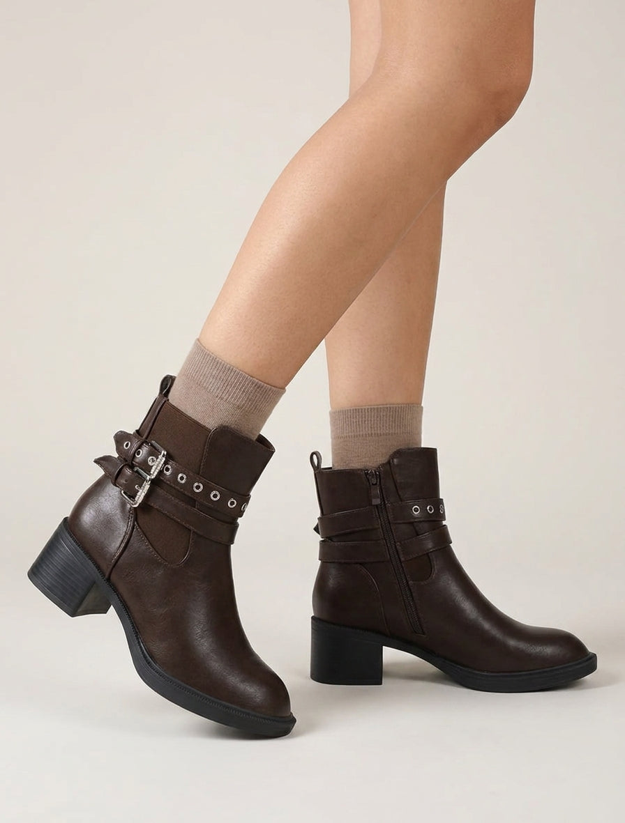 Elastische Stiefeletten mit doppelten Riemen - Braun