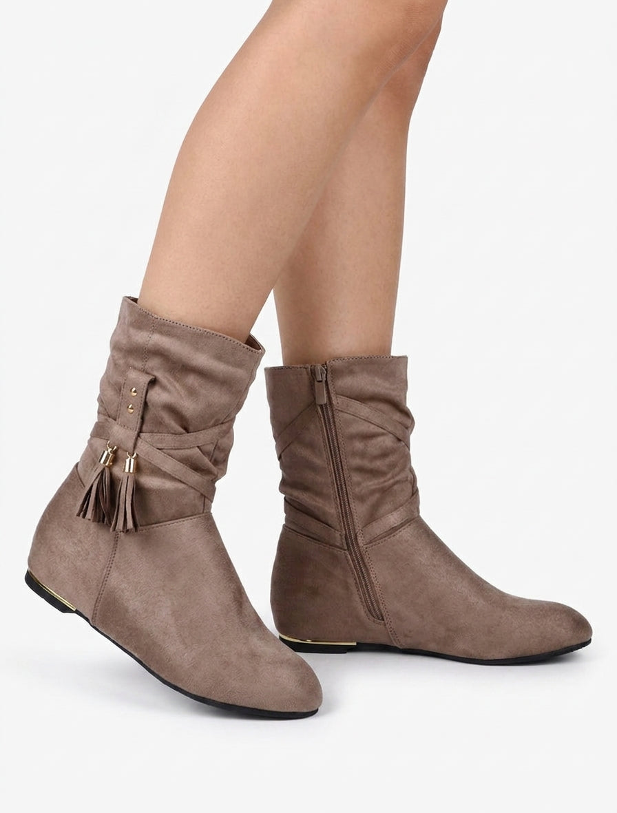Stiefeletten aus Wildlederimitat mit Quasten - Maulwurf