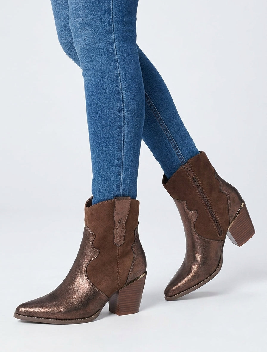 Perlmuttfarbene Stiefeletten im Santiag-Stil - Braun