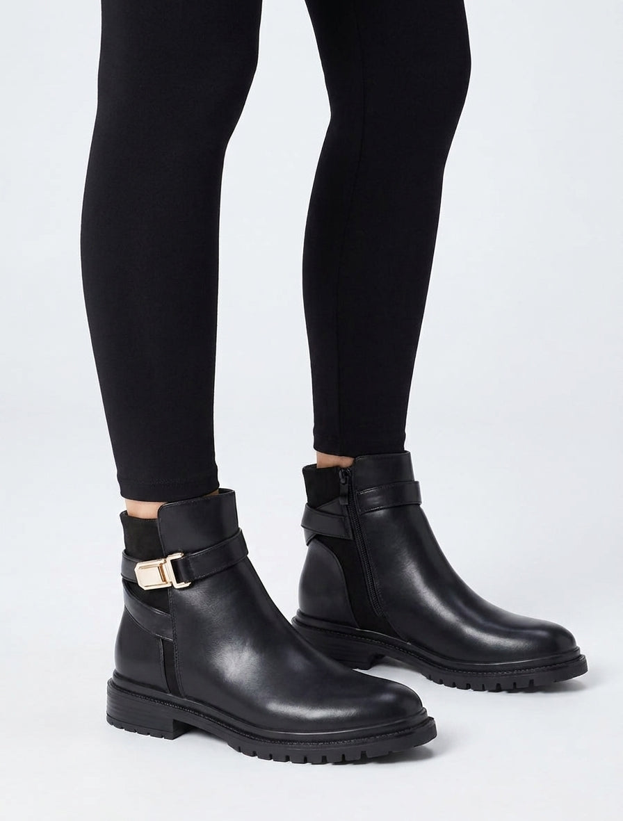 Stiefeletten aus Kunstleder mit Wildlederbesatz - Schwarz