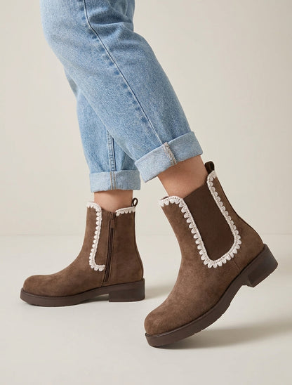 Elastische Wildlederstiefeletten mit Stickereien - Braun