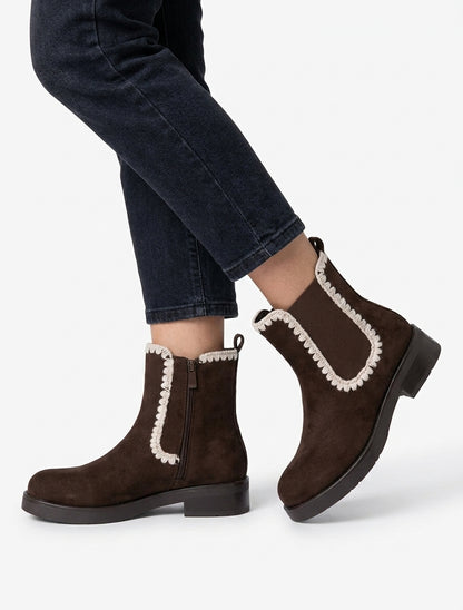 Elastische Wildlederstiefeletten mit Stickereien - Schokolade