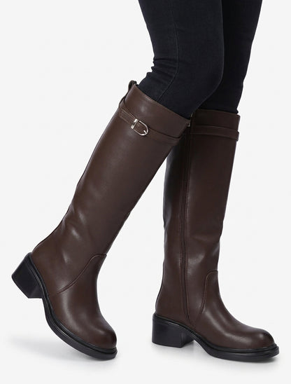 Stiefel aus Kunstleder mit dekorativer Schnalle - Schokolade