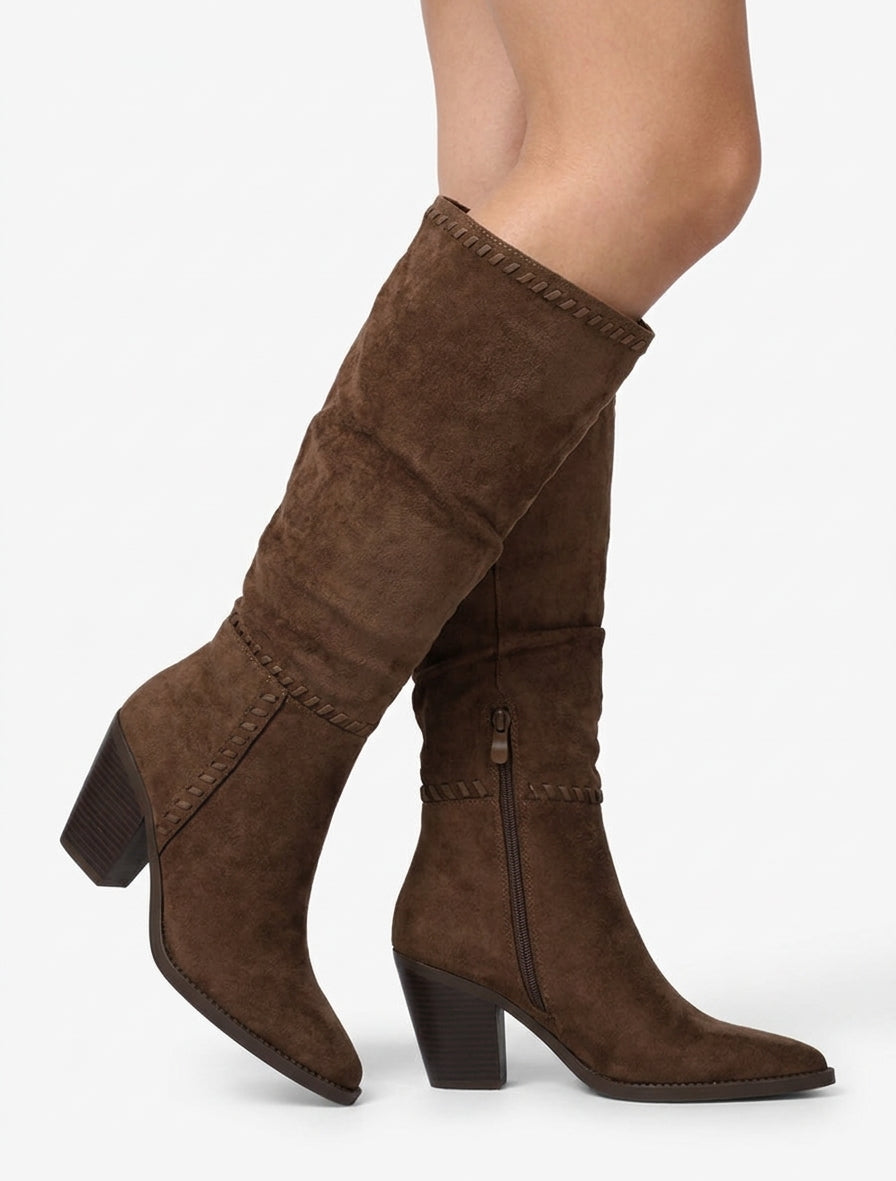 Stiefeletten aus Wildlederimitat mit spitzen Zehen - Braun
