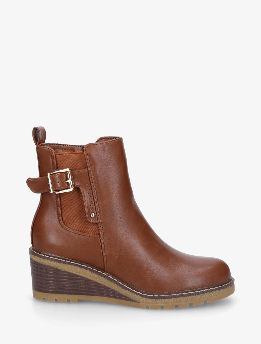 Elastische Stiefeletten mit Keilabsatz - Kamel