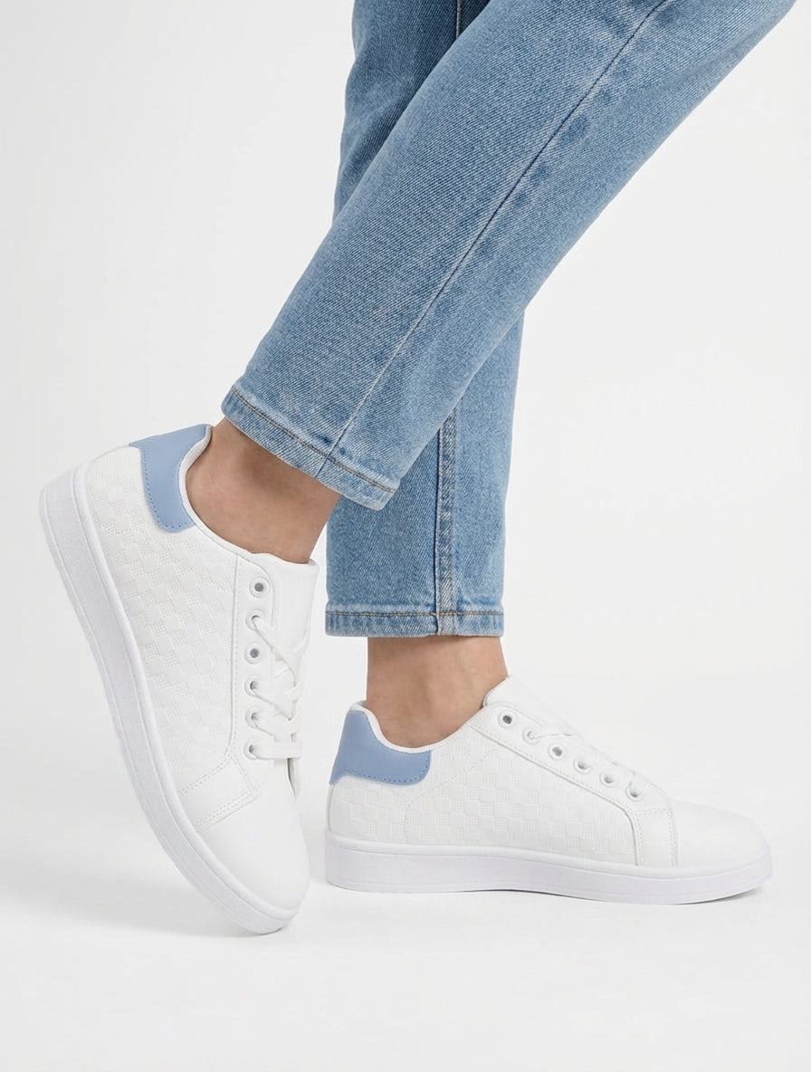 Turnschuhe aus Kunstleder mit Karomuster - Himmelblau