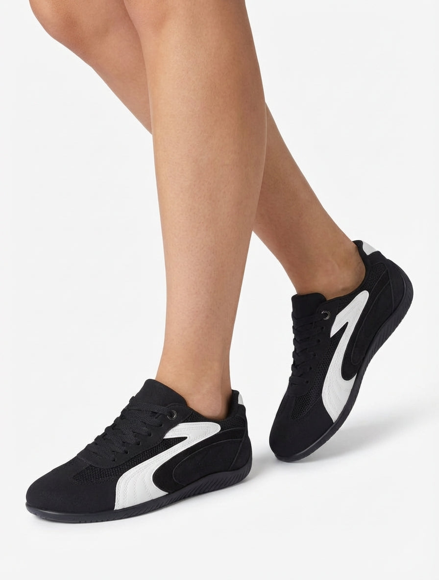 Sneaker mit Nubuk- und Mesh-Effekt-Einsätzen - Schwarz