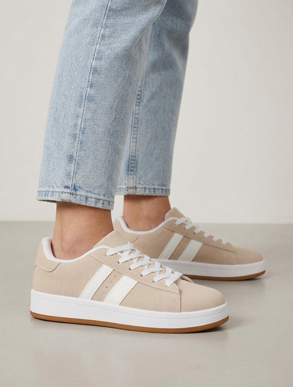 Sneakers im Nubukleder-Effekt mit kontrastierenden Streifen - Beige