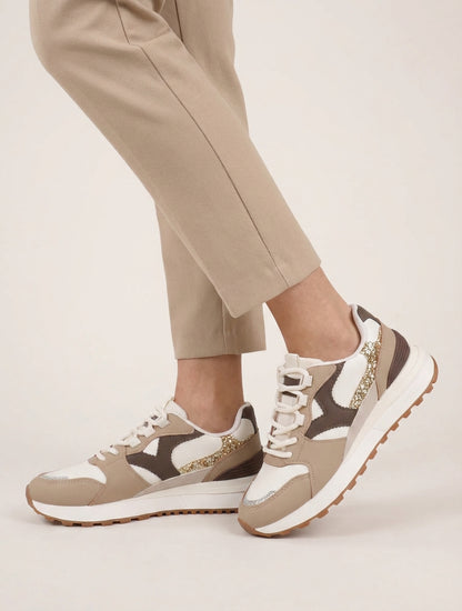 Sneakers mit fantasievollen Einsätzen - Maulwurf