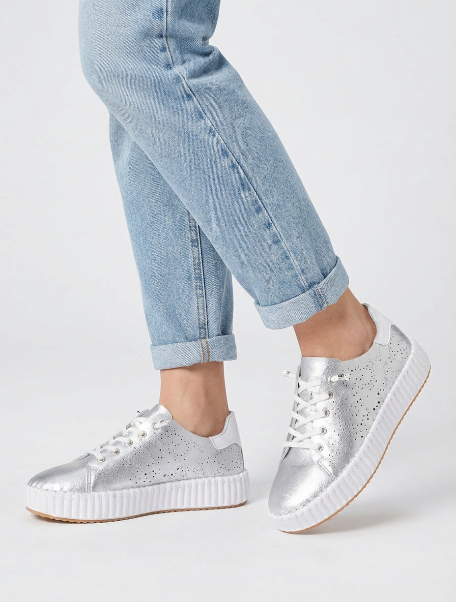 Sneaker mit durchbrochenen Mustern - Geld