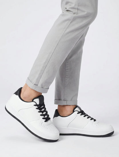 Sneakers mit kontrastierendem Fersenbereich - Schwarz