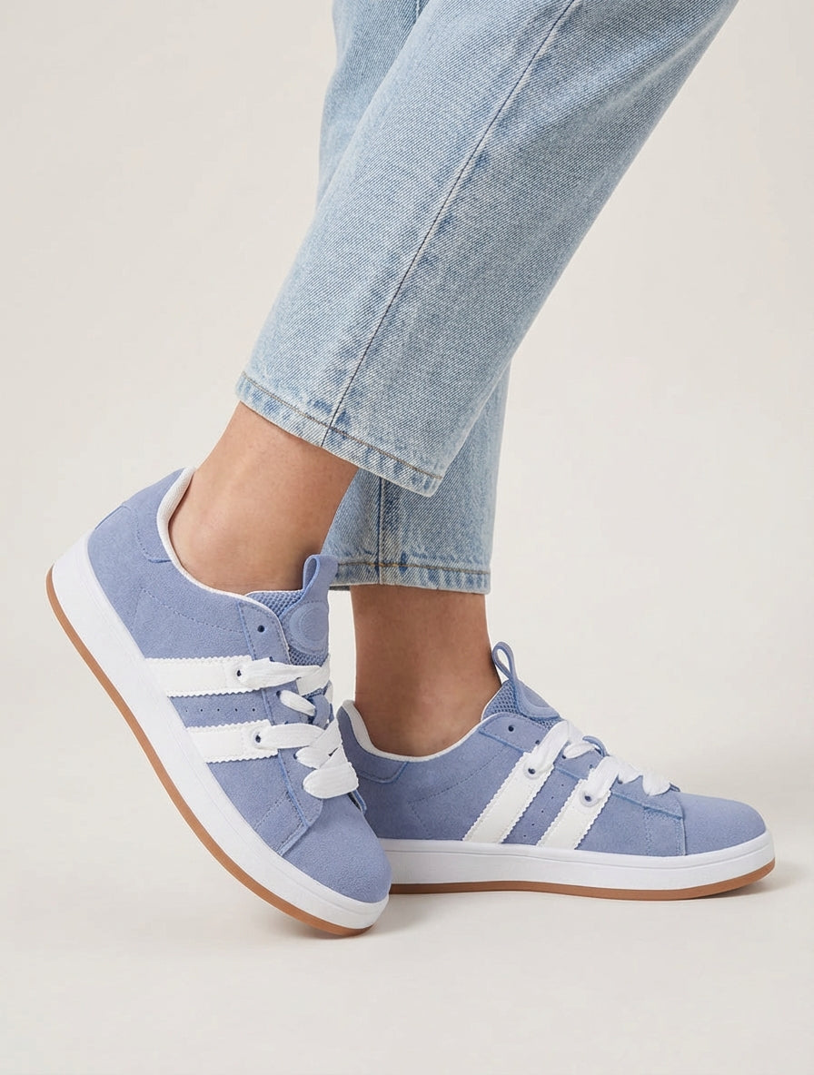 Sneakers mit kontrastierenden Streifen - Blau