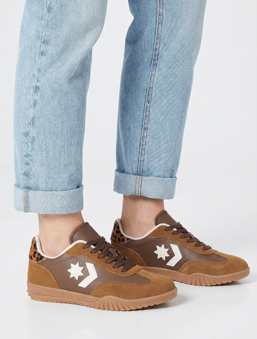 Sneaker mit Sterneinsatz - Kamel