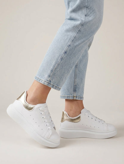 Sneakers mit kontrastierendem Fersenbereich - Weiß/Gold