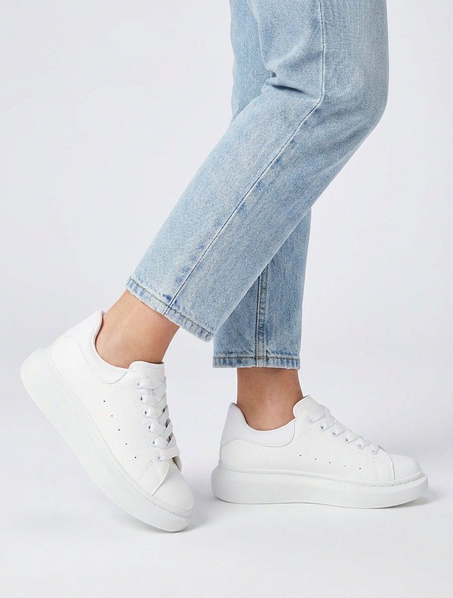 Freizeitsneaker aus Kunstleder - Weiß