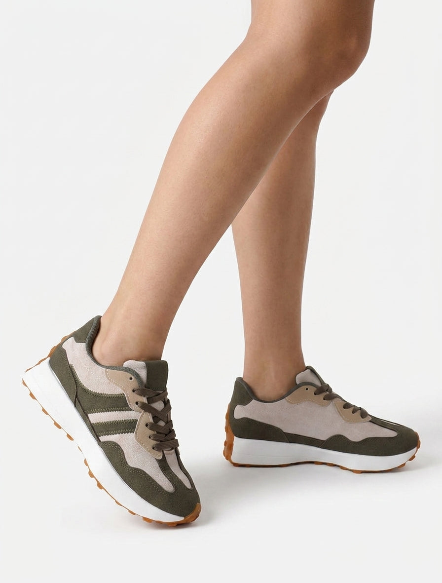 Zweifarbige und zweimaterialige Turnschuhe - Kaki