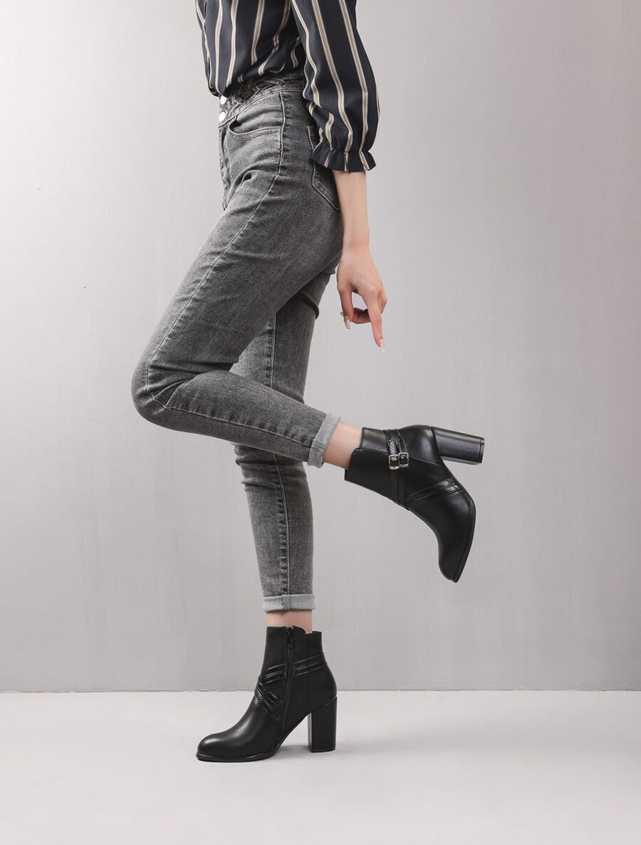 Bottines à talon et sangles croisées - Noir - 5