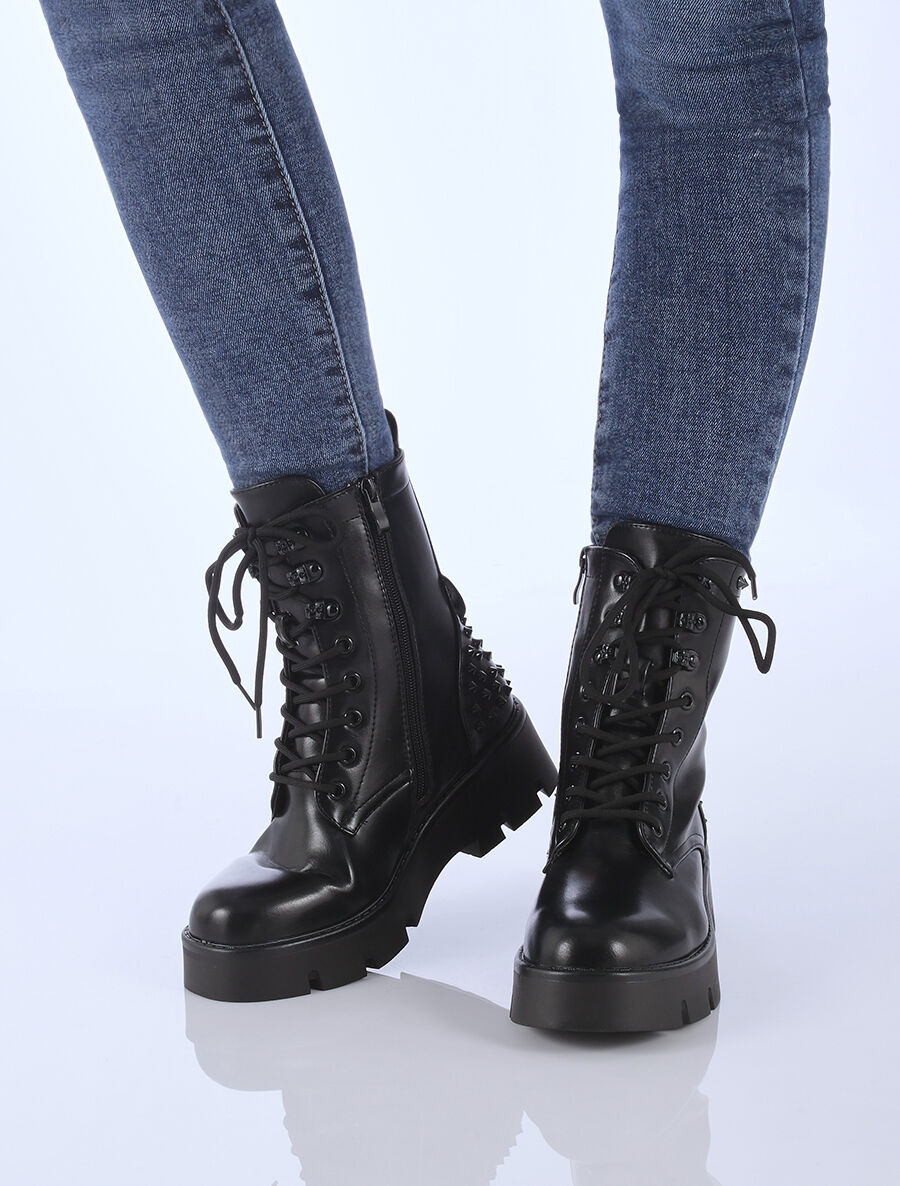 Boots cloutées à talons compensés - Noir - 2
