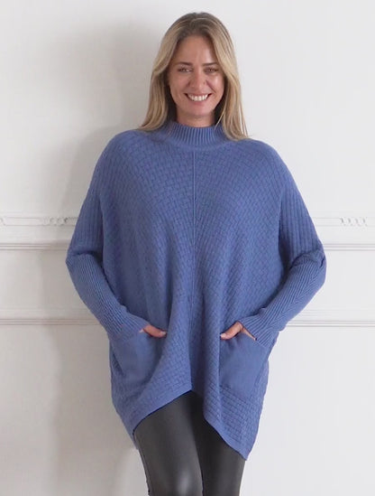 Asymmetrischer Poncho mit Stehkragen - Blau
